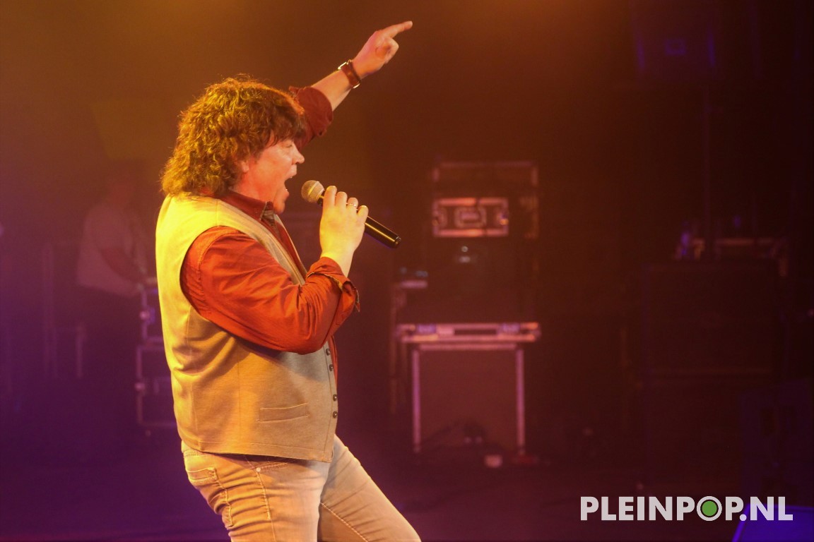 Dennie Christian    (83)